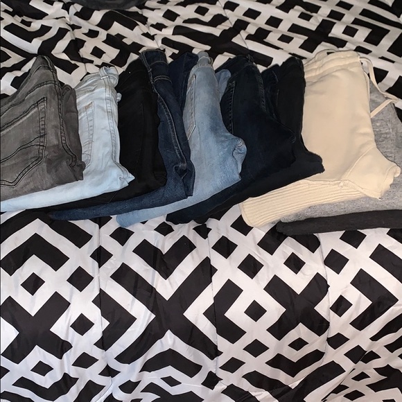 🚨SOLD🚨 Jeans and Sweatpants Lot - Picture 2 of 12